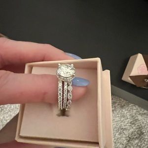 3 Carat wedding ring size 6 Has certification Moissanite man made diamond.